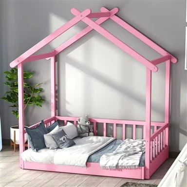 Llit infantil de tronc de casa petita